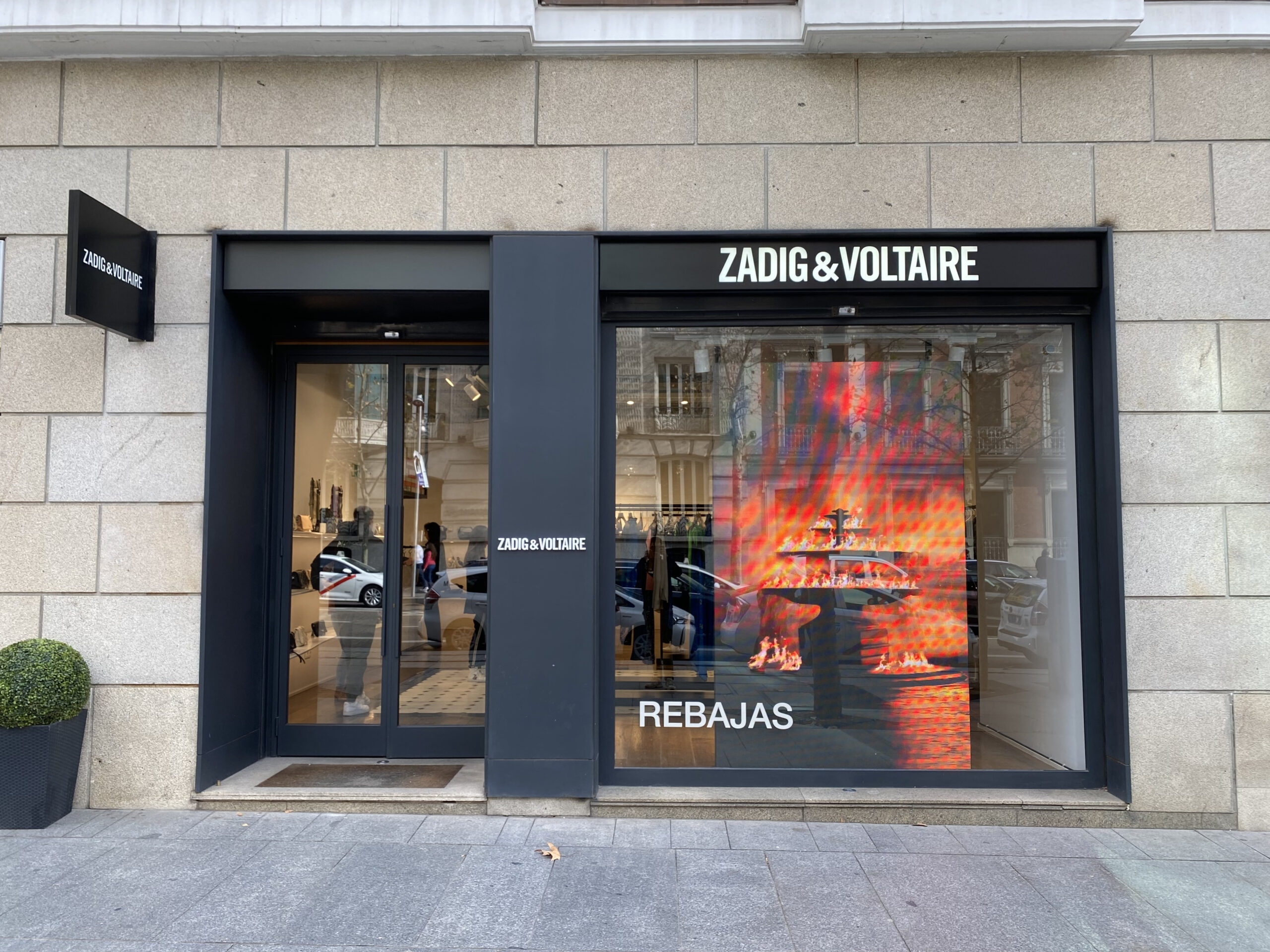 Ecran LED vitrine Zadig&Voltaire Madrid