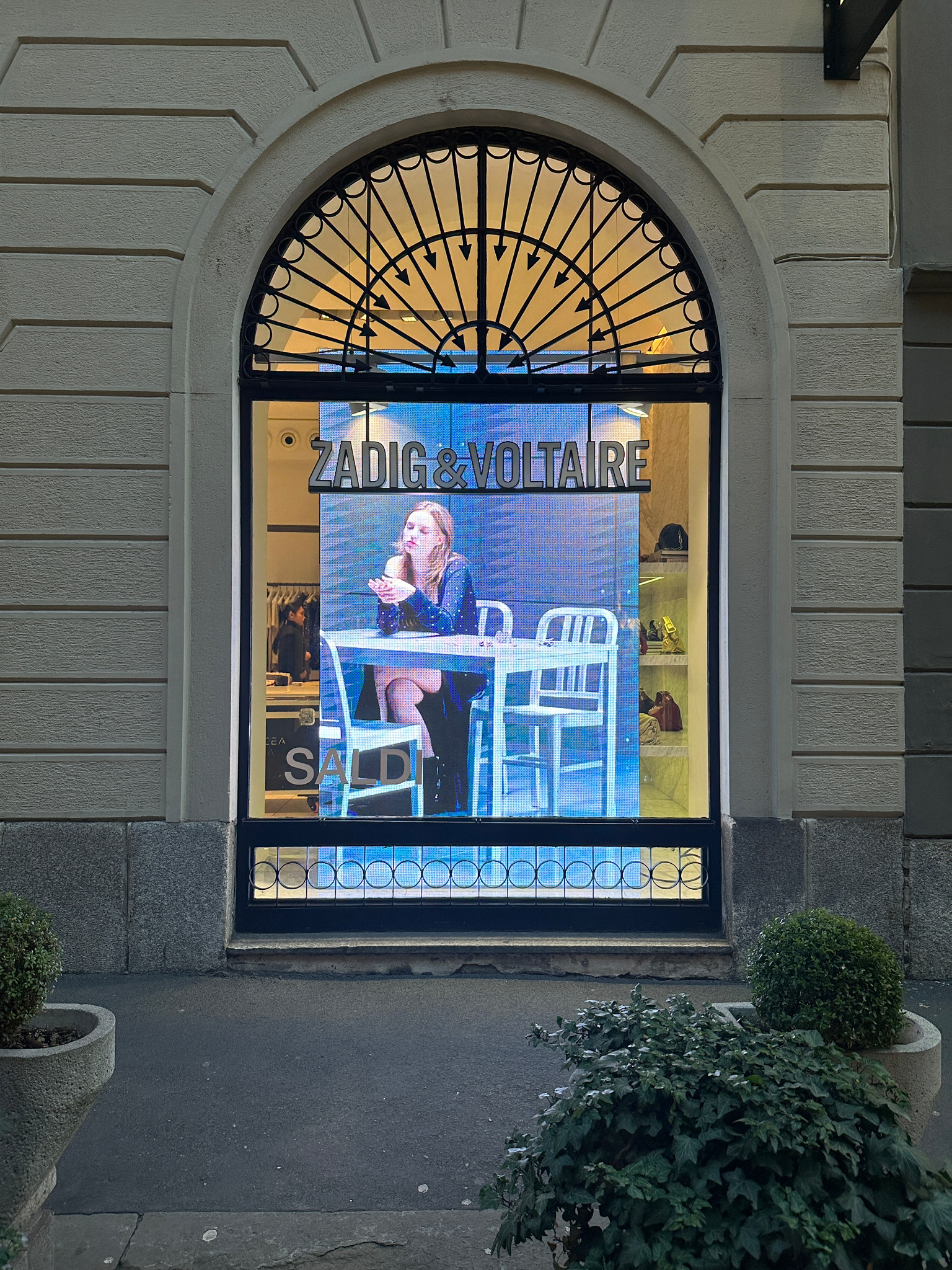 Ecran Vitrine Zadig&Voltaire Milan